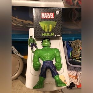 Marvel Hulk Action Figures & Bowl Bundle